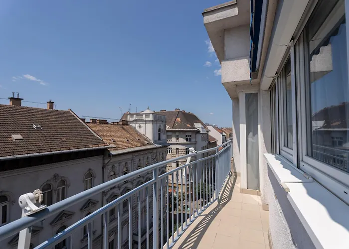 Keleti Train Station -garay Square With Balcony Apartment