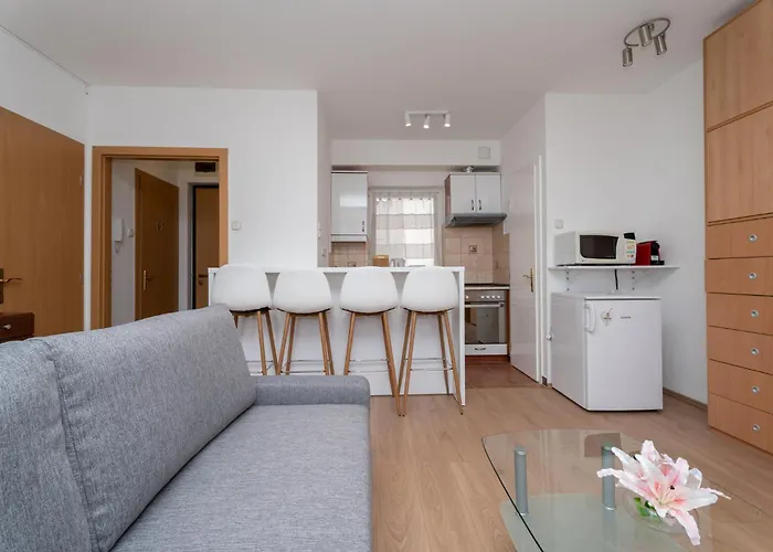 Daire Keleti Train Station -garay Square With Balcony Budapeşte