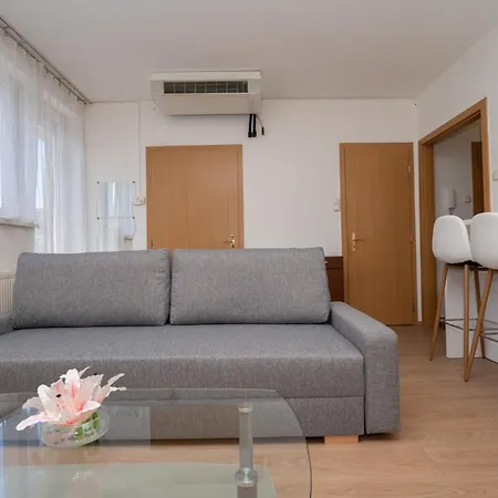 Keleti Train Station -garay Square With Balcony Βουδαπέστη